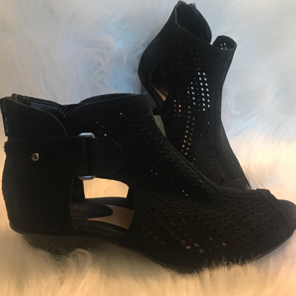 EUC Open Toed Black Heels - Picture 3 of 8